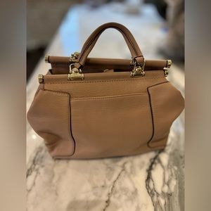 Leather Handbag barely use